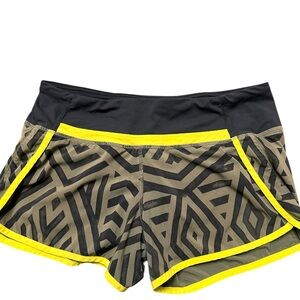 Lululemon Speed Short in the "Chevron Shuffle Fatigue Green Black Size 6